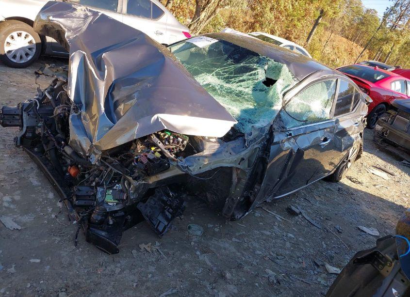 Photo 2 of 2021 Nissan Altima SV FWD (VIN 1N4BL4DV4MN335144)