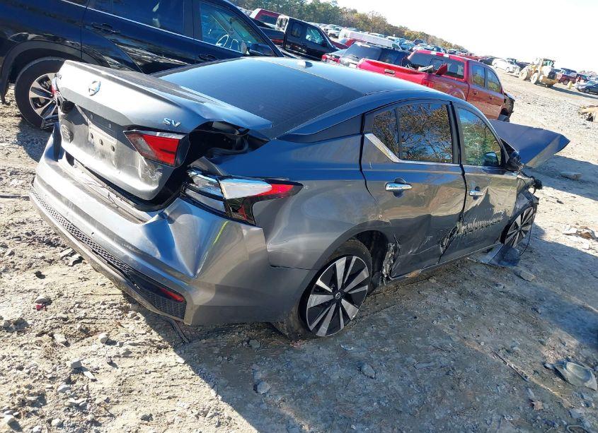 Photo 4 of 2021 Nissan Altima SV FWD (VIN 1N4BL4DV4MN335144)