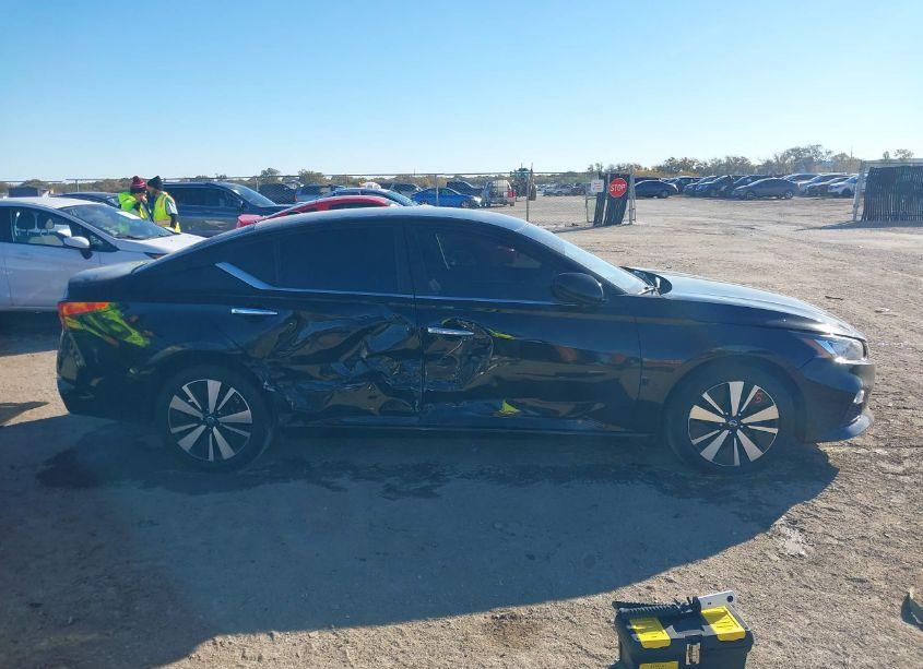 Photo 13 of 2021 Nissan Altima SV FWD (VIN 1N4BL4DV4MN359072)