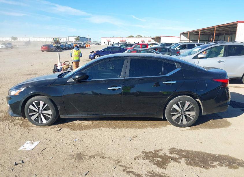 Photo 14 of 2021 Nissan Altima SV FWD (VIN 1N4BL4DV4MN359072)