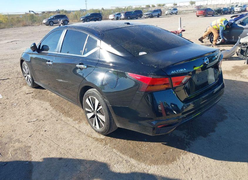 Photo 3 of 2021 Nissan Altima SV FWD (VIN 1N4BL4DV4MN359072)