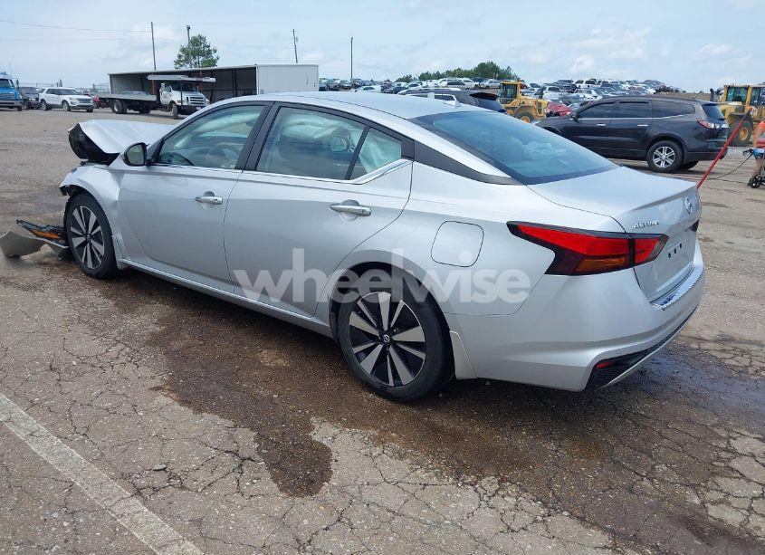 Photo 3 of 2021 Nissan Altima SV FWD (VIN 1N4BL4DV4MN412272)