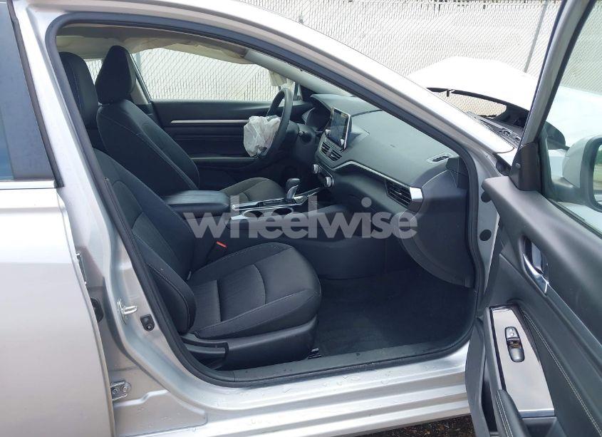 Photo 5 of 2021 Nissan Altima SV FWD (VIN 1N4BL4DV4MN412272)