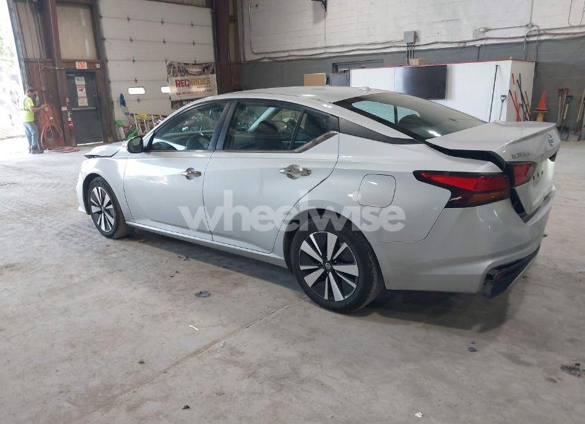 Photo 3 of 2022 Nissan Altima SV FWD (VIN 1N4BL4DV4NN317096)