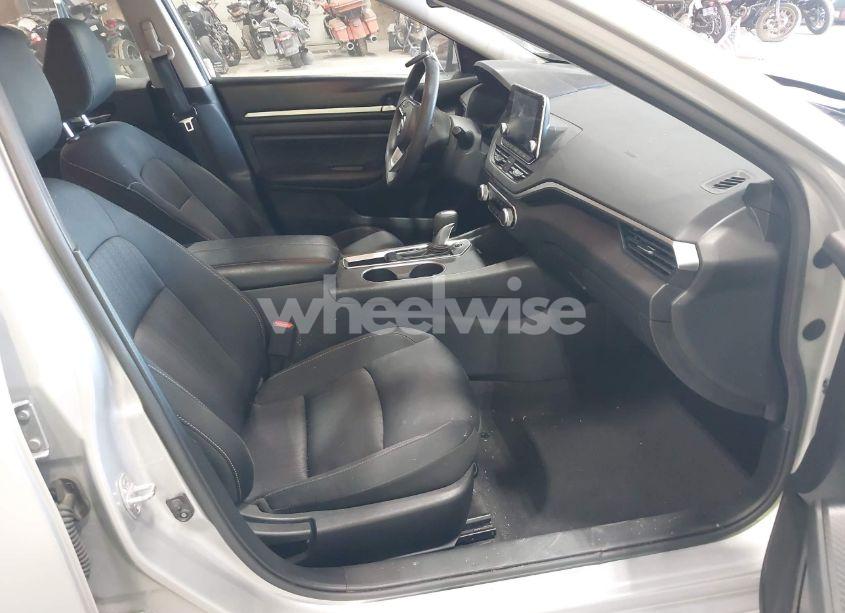 Photo 5 of 2022 Nissan Altima SV FWD (VIN 1N4BL4DV4NN317096)