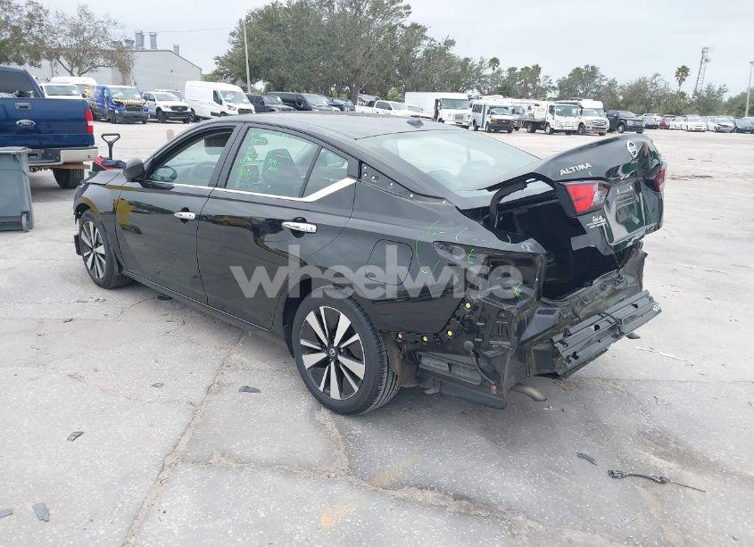 Photo 3 of 2022 Nissan Altima SV FWD (VIN 1N4BL4DV4NN320404)