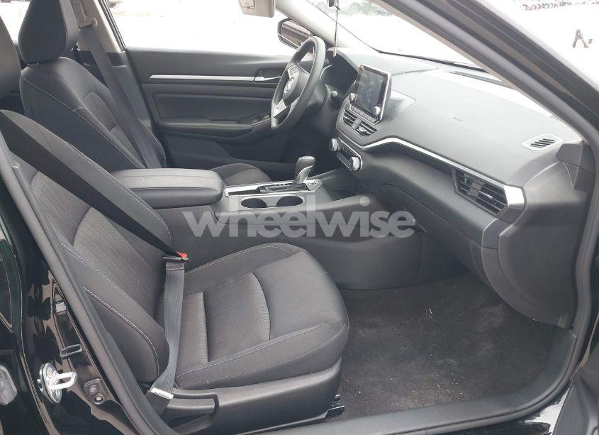 Photo 5 of 2022 Nissan Altima SV FWD (VIN 1N4BL4DV4NN320404)