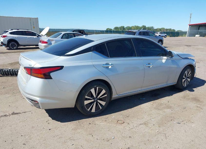 Photo 4 of 2022 Nissan Altima SV FWD (VIN 1N4BL4DV4NN328762)