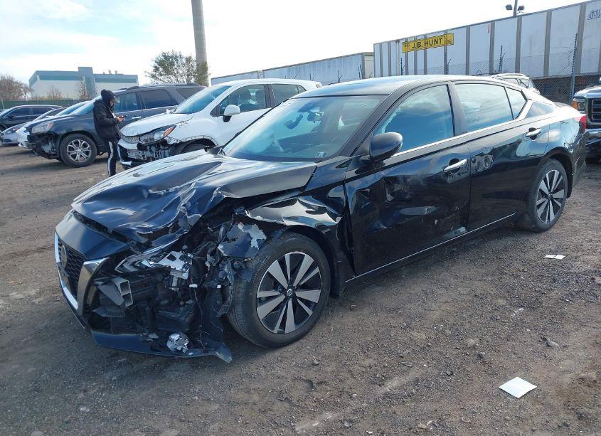 Photo 2 of 2022 Nissan Altima SV FWD (VIN 1N4BL4DV4NN329099)