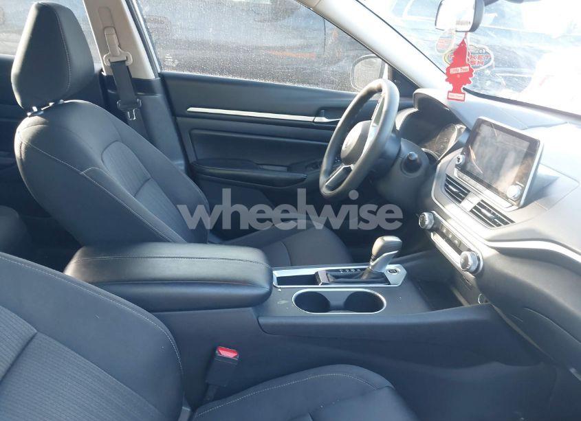 Photo 5 of 2022 Nissan Altima SV FWD (VIN 1N4BL4DV4NN396799)