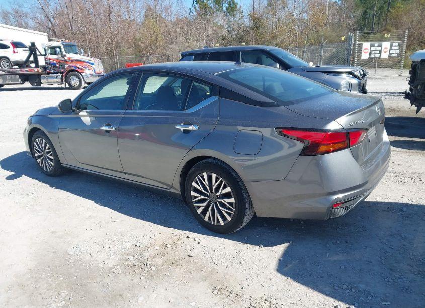 Photo 3 of 2023 Nissan Altima SV FWD (VIN 1N4BL4DV4PN334712)