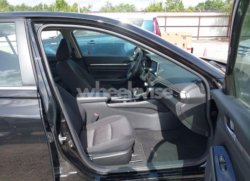 Photo 5 of 2023 Nissan Altima SV FWD (VIN 1N4BL4DV4PN362767)