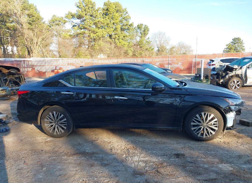 Photo 14 of 2023 Nissan Altima SV FWD (VIN 1N4BL4DV4PN370058)