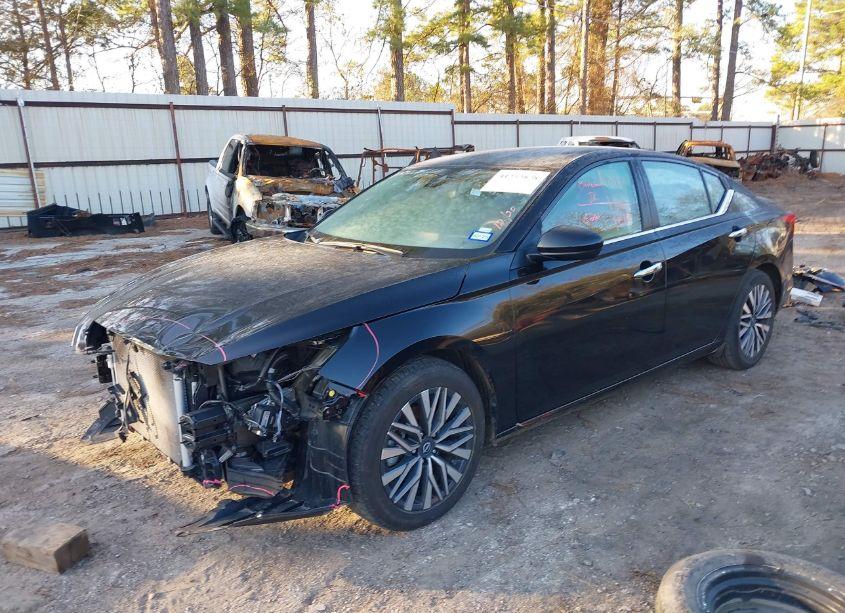 Photo 2 of 2023 Nissan Altima SV FWD (VIN 1N4BL4DV4PN370058)