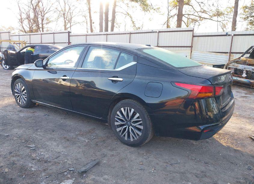 Photo 3 of 2023 Nissan Altima SV FWD (VIN 1N4BL4DV4PN370058)