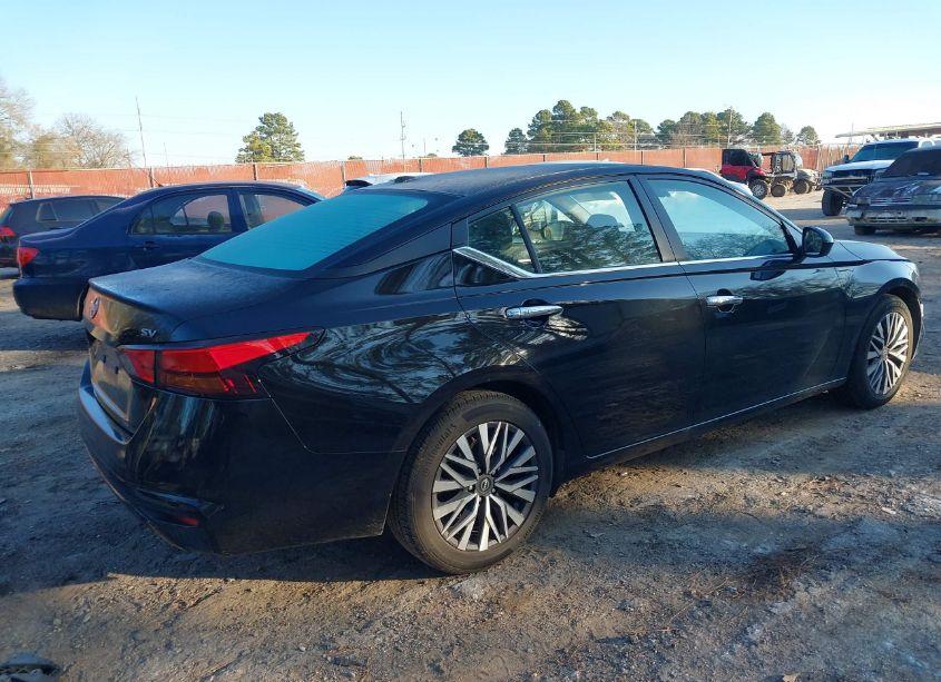 Photo 4 of 2023 Nissan Altima SV FWD (VIN 1N4BL4DV4PN370058)