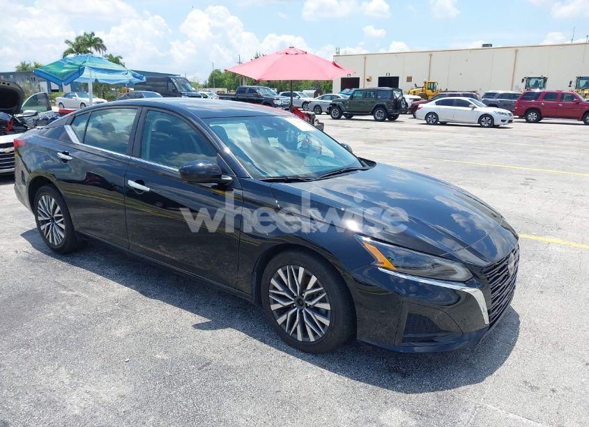 2023 Nissan Altima SV FWD (VIN 1N4BL4DV4PN371419) main photo