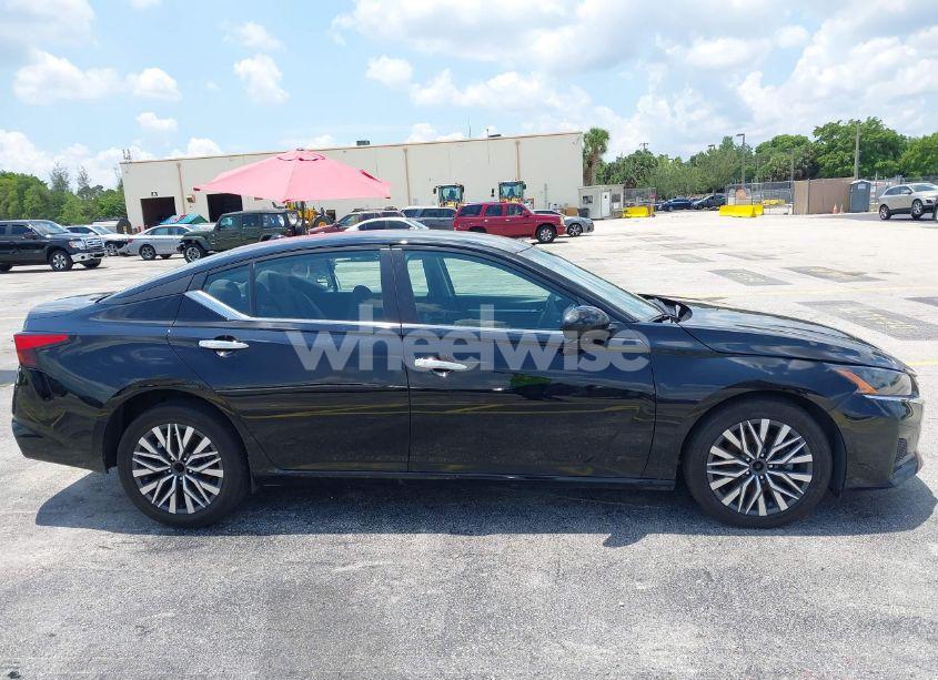 Photo 13 of 2023 Nissan Altima SV FWD (VIN 1N4BL4DV4PN371419)