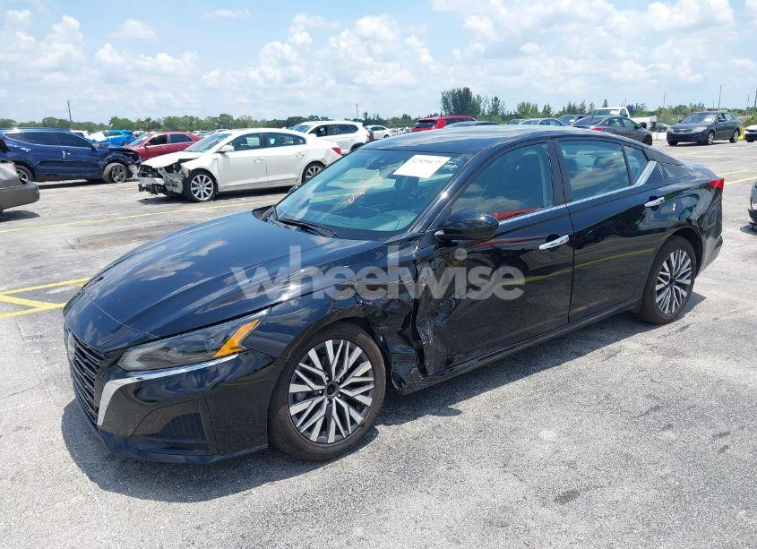 Photo 2 of 2023 Nissan Altima SV FWD (VIN 1N4BL4DV4PN371419)