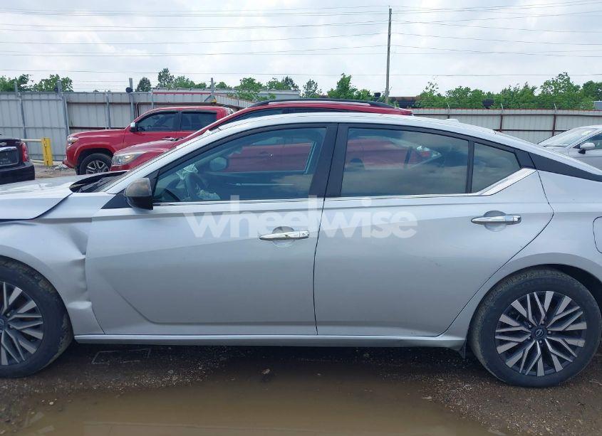 Photo 15 of 2023 Nissan Altima SV FWD (VIN 1N4BL4DV4PN373266)