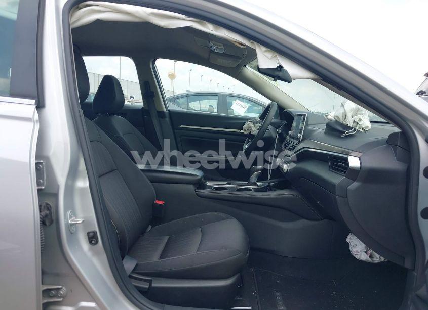 Photo 5 of 2023 Nissan Altima SV FWD (VIN 1N4BL4DV4PN373266)