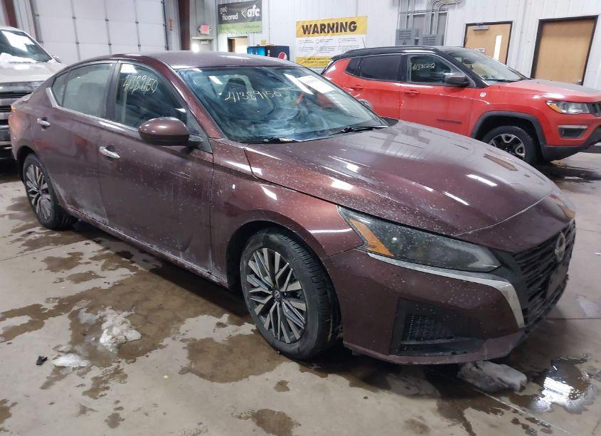 2023 Nissan Altima SV FWD (VIN 1N4BL4DV4PN375566) main photo