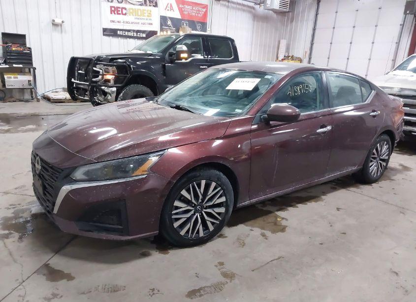 Photo 2 of 2023 Nissan Altima SV FWD (VIN 1N4BL4DV4PN375566)