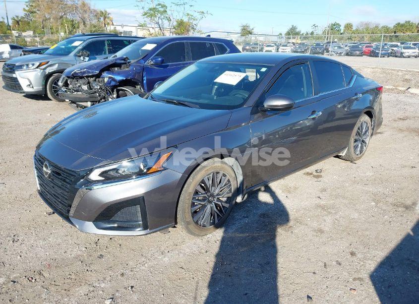 Photo 2 of 2023 Nissan Altima SV FWD (VIN 1N4BL4DV4PN398099)