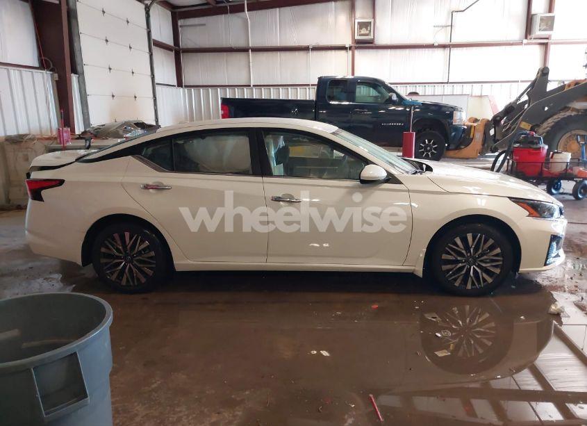 Photo 13 of 2023 Nissan Altima SV FWD (VIN 1N4BL4DV4PN416293)