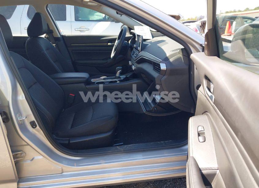 Photo 5 of 2024 Nissan Altima SV FWD (VIN 1N4BL4DV4RN303074)