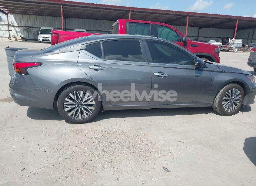 Photo 13 of 2024 Nissan Altima SV FWD (VIN 1N4BL4DV4RN322031)