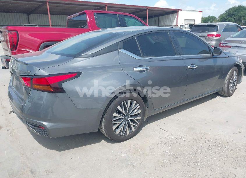 Photo 4 of 2024 Nissan Altima SV FWD (VIN 1N4BL4DV4RN322031)