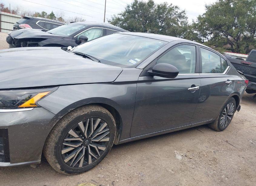 Photo 14 of 2024 Nissan Altima SV FWD (VIN 1N4BL4DV4RN334776)