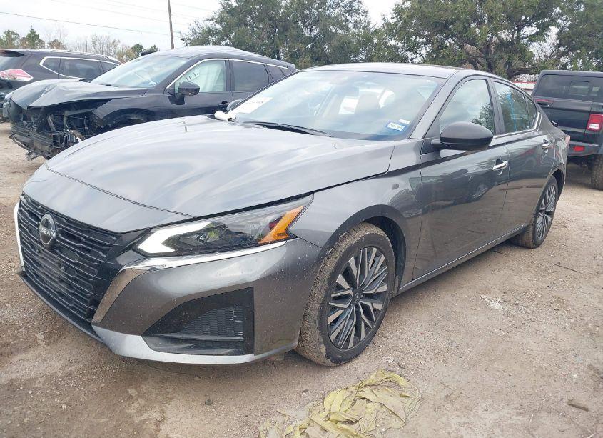 Photo 2 of 2024 Nissan Altima SV FWD (VIN 1N4BL4DV4RN334776)