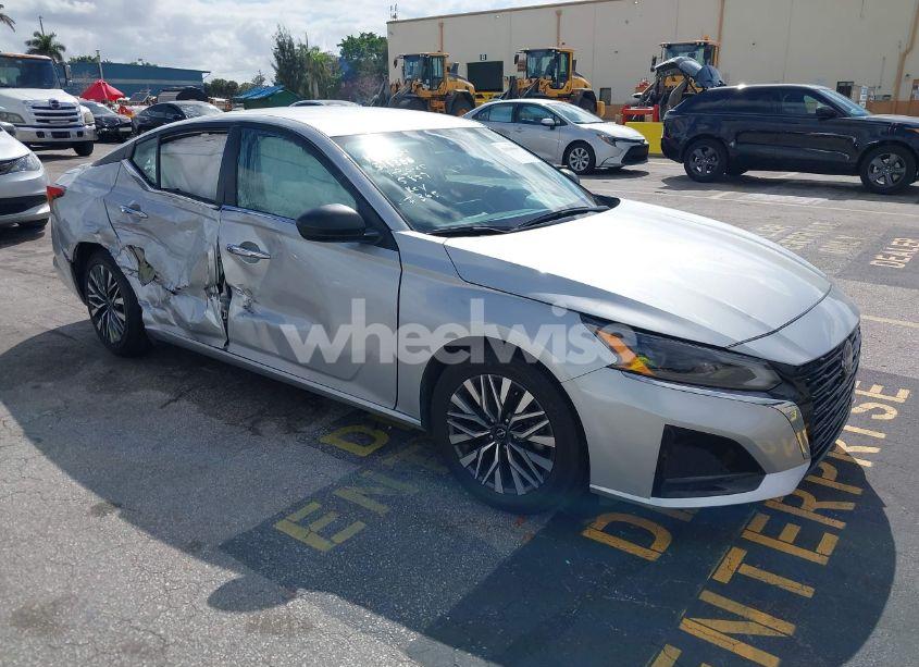 2024 Nissan Altima SV FWD (VIN 1N4BL4DV4RN345857) main photo