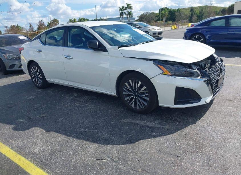 2024 Nissan Altima SV FWD (VIN 1N4BL4DV4RN367258) main photo