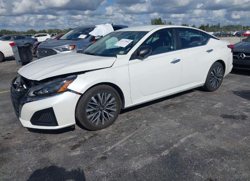 Photo 2 of 2024 Nissan Altima SV FWD (VIN 1N4BL4DV4RN367258)