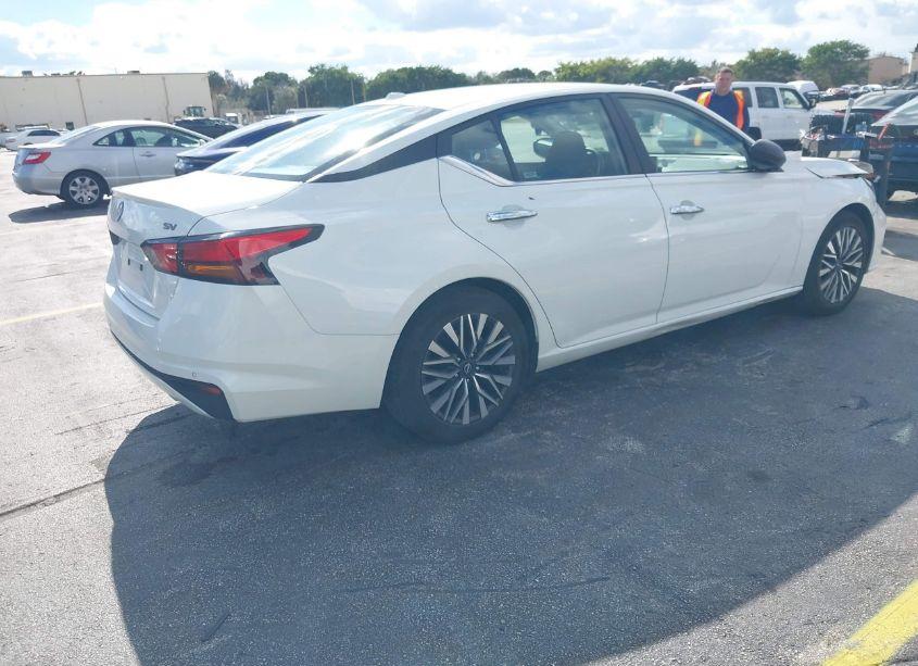 Photo 4 of 2024 Nissan Altima SV FWD (VIN 1N4BL4DV4RN367258)