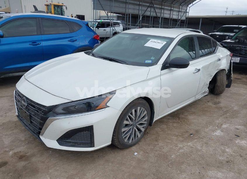 Photo 2 of 2024 Nissan Altima SV FWD (VIN 1N4BL4DV4RN368572)