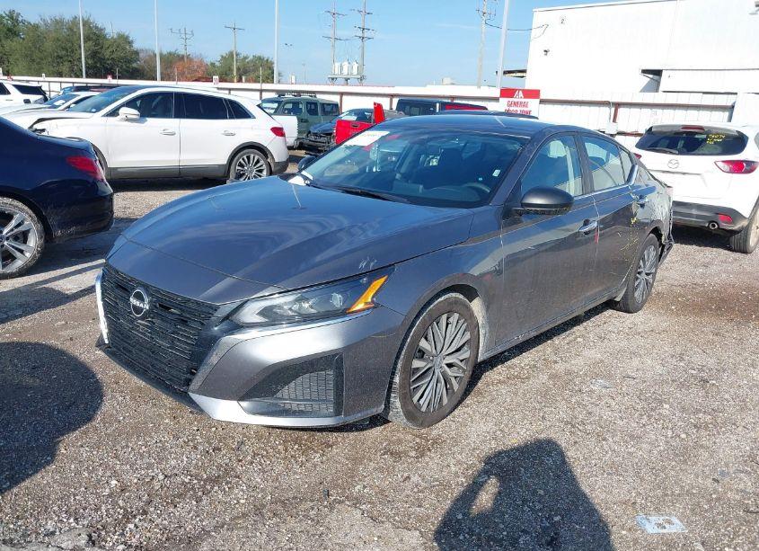 Photo 2 of 2024 Nissan Altima SV FWD (VIN 1N4BL4DV4RN373299)