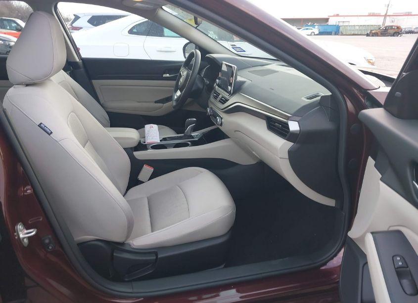 Photo 5 of 2024 Nissan Altima SV FWD (VIN 1N4BL4DV4RN417270)