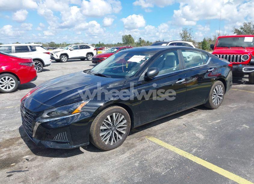 Photo 2 of 2025 Nissan Altima SV FWD (VIN 1N4BL4DV4SN305686)