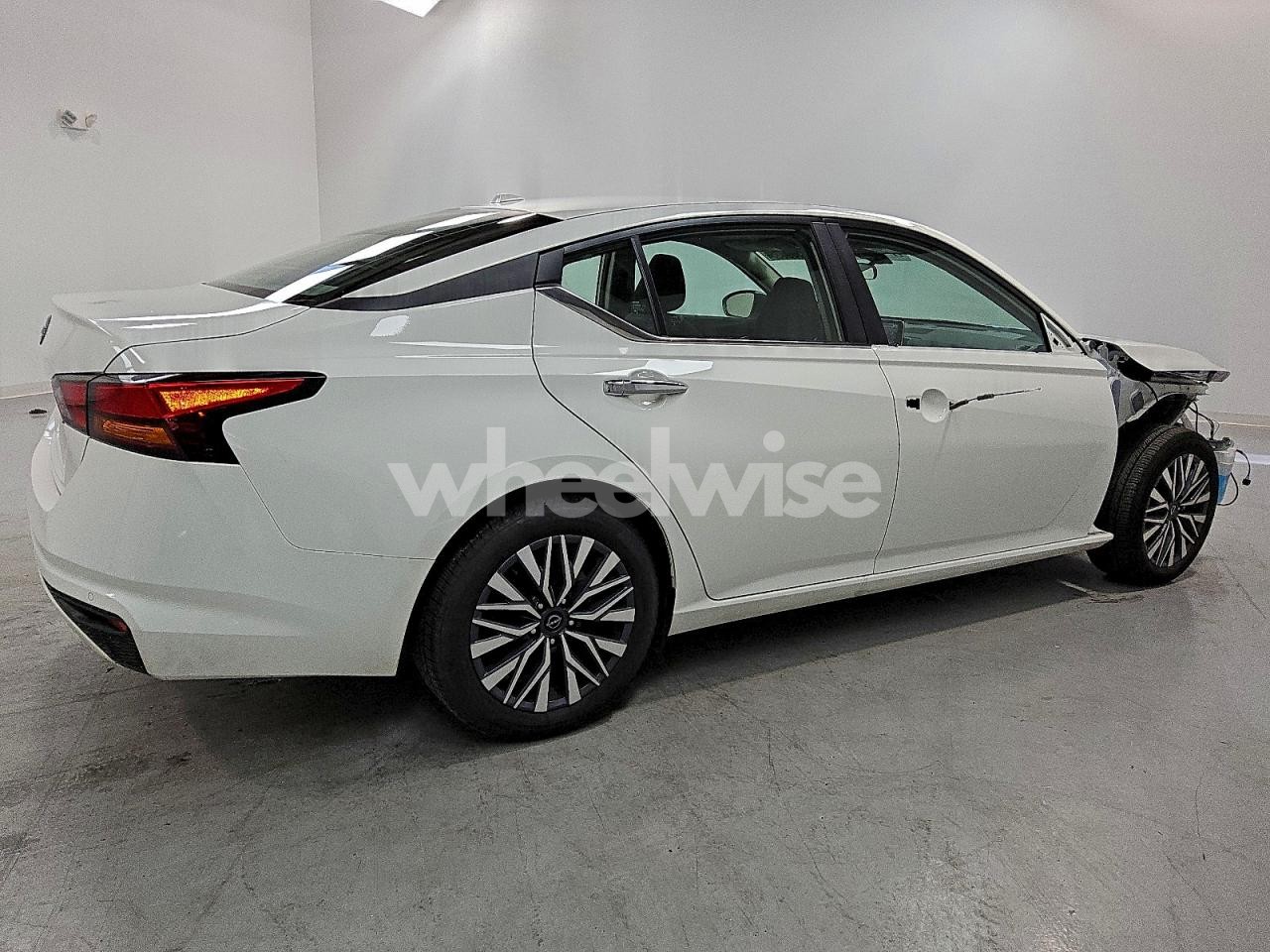 Photo 3 of 2025 NISSAN ALTIMA SV (VIN 1N4BL4DV4SN393963)