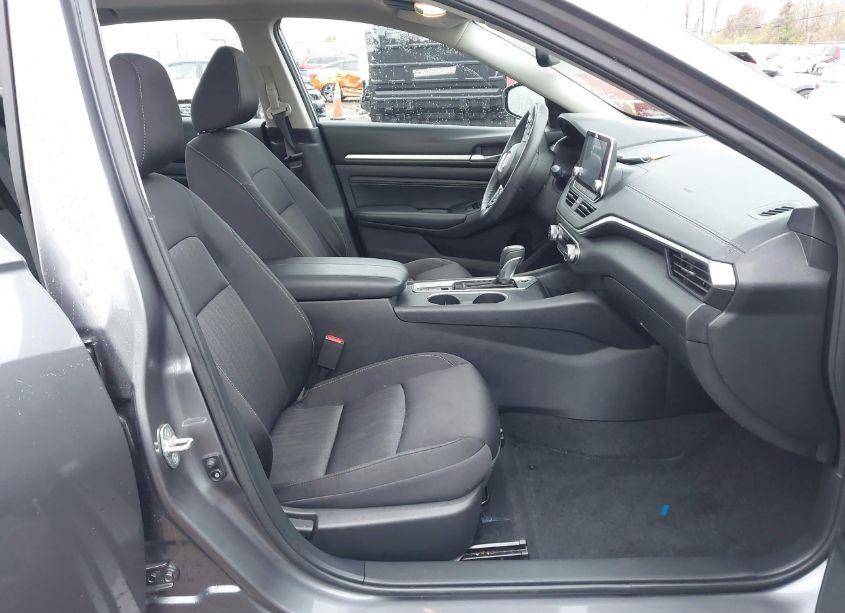 Photo 4 of 2019 Nissan Altima 2.5 SV (VIN 1N4BL4DV5KC143871)