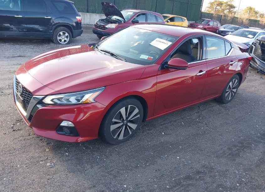 Photo 2 of 2020 Nissan Altima SV FWD (VIN 1N4BL4DV5LC160803)