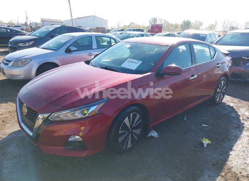 Photo 2 of 2020 Nissan Altima SV FWD (VIN 1N4BL4DV5LC204430)