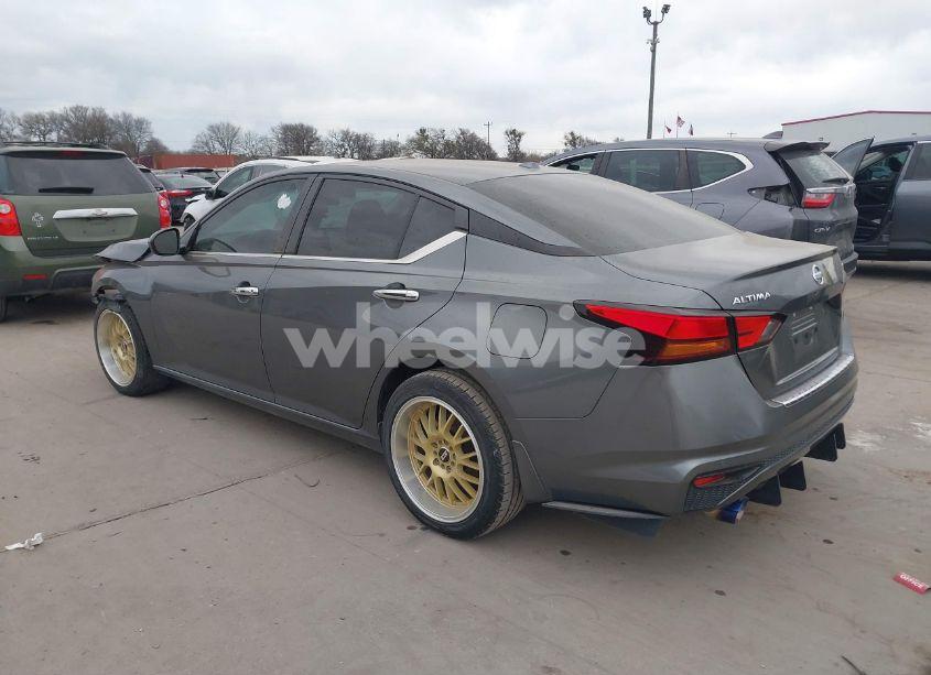 Photo 3 of 2021 Nissan Altima SV FWD (VIN 1N4BL4DV5MN353006)