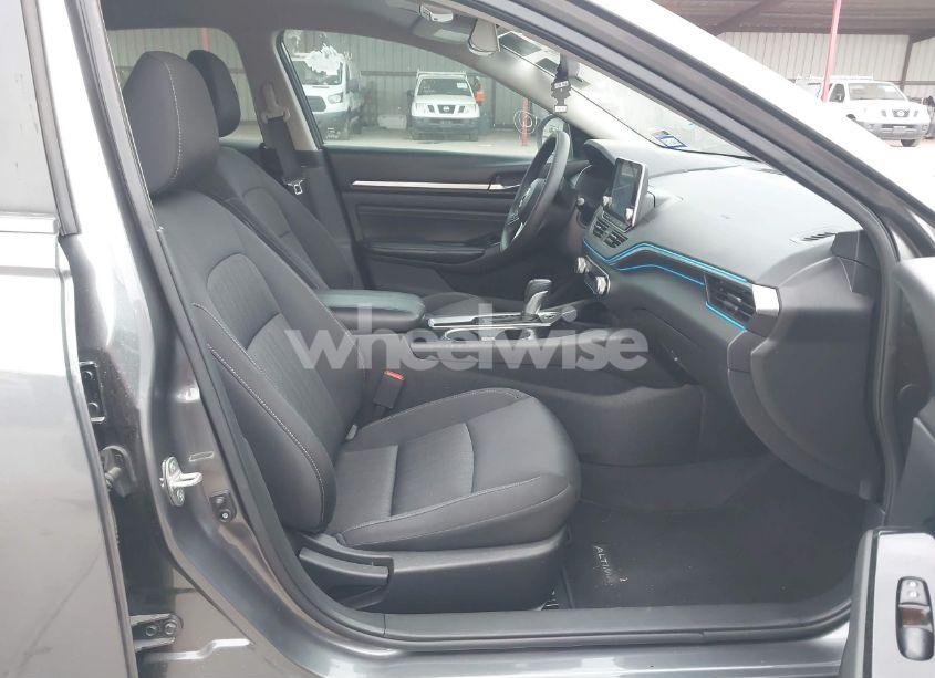 Photo 5 of 2021 Nissan Altima SV FWD (VIN 1N4BL4DV5MN353006)