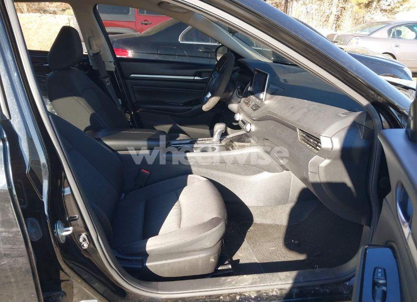 Photo 5 of 2021 Nissan Altima SV FWD (VIN 1N4BL4DV5MN371005)