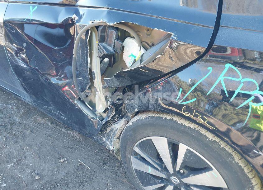 Photo 6 of 2021 Nissan Altima SV FWD (VIN 1N4BL4DV5MN371005)